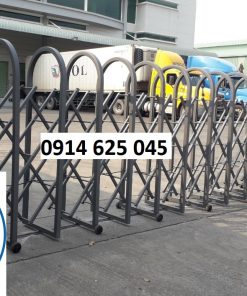 Cổng xếp sắt kéo tay di động xếp gọn