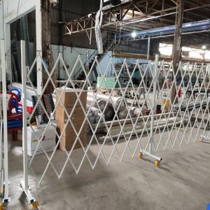 Sự Linh Hoạt Với Hàng Rào Xếp Di Động: Giải Pháp Tiện Lợi Cho Không Gian Của Bạn