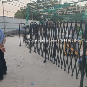 Hàng rào di động kéo tay có bánh xe chữ U màu đen