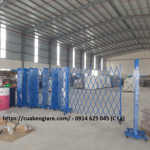 Hàng rào sắt có bánh xe sơn tĩnh điện màu xanh dương