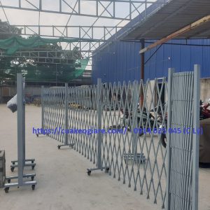 Thi công, lắp đặt Hàng rào xếp di động kéo tay chữ T xám Xingfa cho doanh nghiệp