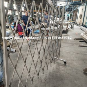 Sản xuất cổng xếp sắt theo yêu cầu