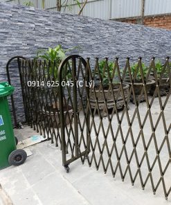 Cửa rào kéo công nghệ Đức màu vàng đồng chữ U
