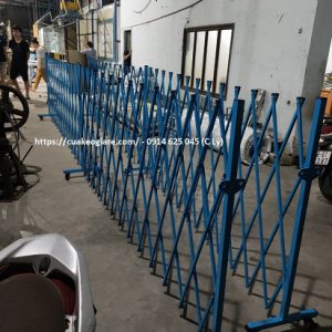 Làm hàng rào quán cà phê đẹp sơn tĩnh điện có bánh xe