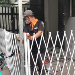 Bàn giao 2 bộ hàng rào chữ T cho khách hàng ở Bình Thạnh