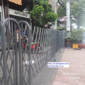 Công trình hàng rào xếp di động kéo tay, sơn tĩnh điện màu xám xinfa lắp cổng cơ quan