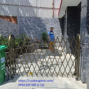 Hàng rào chữ U màu đồng vàng cao 1.4m ngăn sân nhà