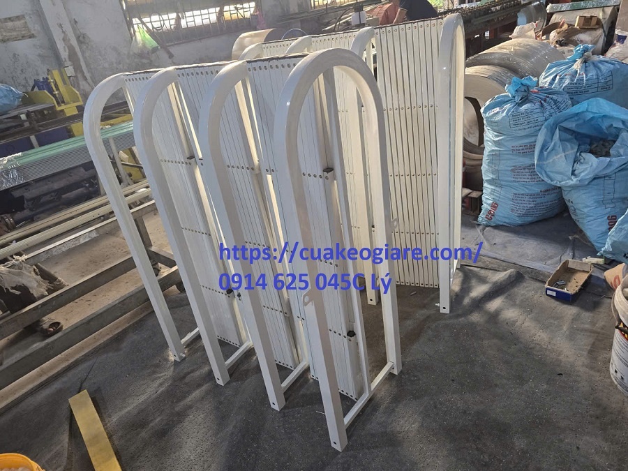 hàng rào kéo xếp gọn có bánh xe