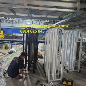 hàng rào kéo xếp gọn có bánh xe